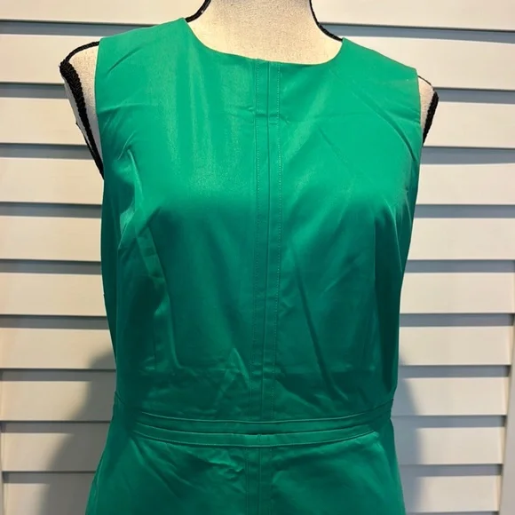 Ann Taylor Pre Owned lined Sleeveless cocktail Dress with side zipper detail. - Picture 3 of 8
